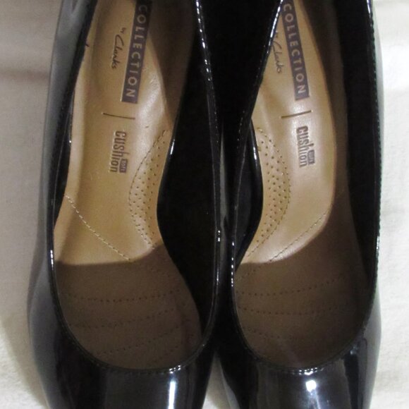 Ladies Womens CLARKS Black Faux Patent Leather Peep Toe Heels 9 M Orig $115 - Picture 4 of 8